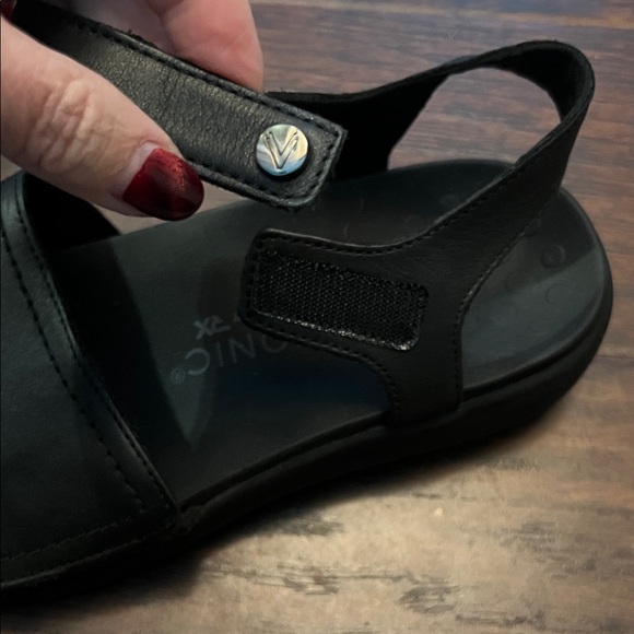 Vionic Black Recovery Sandals - Picture 4 of 8